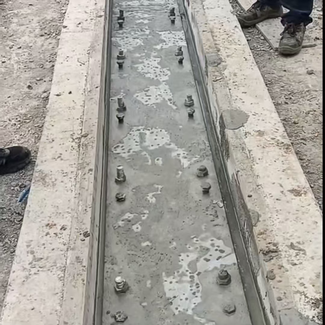 额尔古纳港口码头起重机龙门吊重型机械设备稳固用早强快凝轨道胶泥